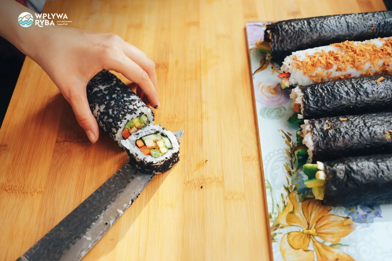 W co zawija się futomaki: tradycyjne danie japońskie - Co zamiast maty bambusowej do sushi w co zawija się futomaki - Co zamiast maty bambusowej do sushi