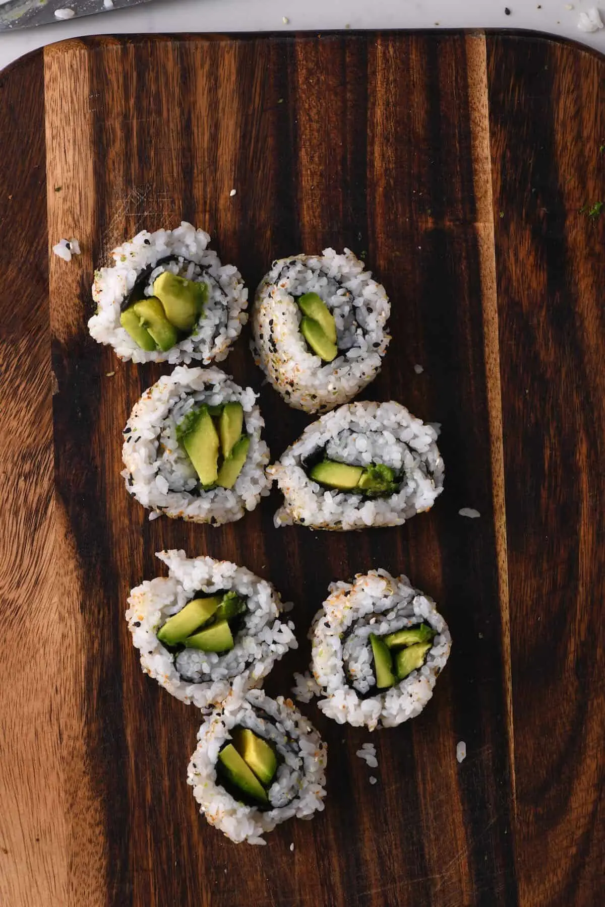 Czy do sushi daje się awokado? - Czy do sushi daje się awokado avocado uramaki - Czy do sushi daje się awokado