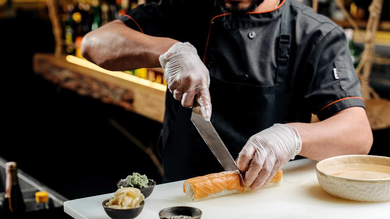 sushi master zarobki - Czy praca w sushi jest ciezka
