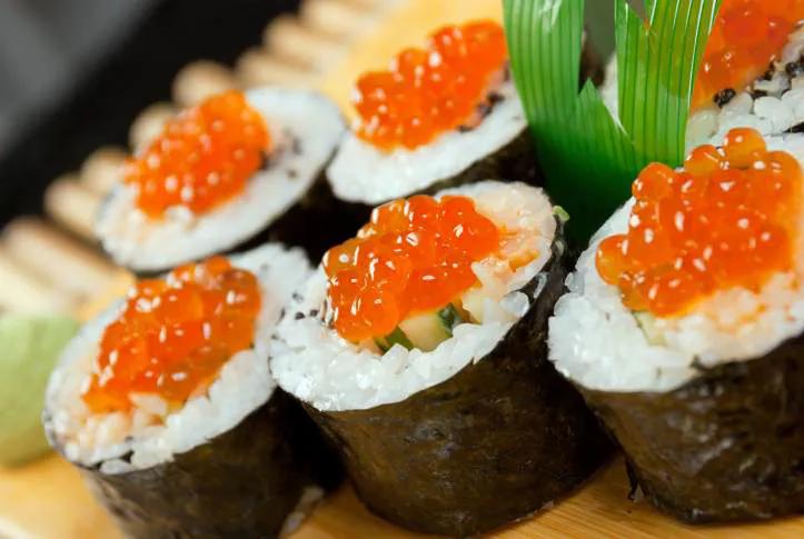 Czym popijać sushi? - Czy sushi można popijac wodą czym popijać sushi - Czy sushi można popijac wodą