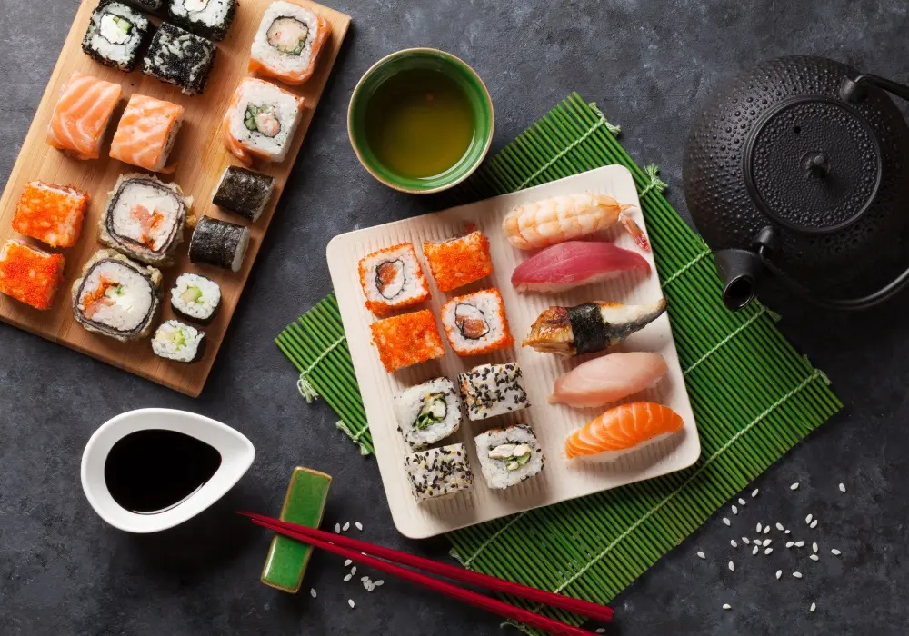 Jak się podaje gotowe sushi - Jak jeść sushi ze sklepu jak się podaje gotowe sushi - Jak jeść sushi ze sklepu