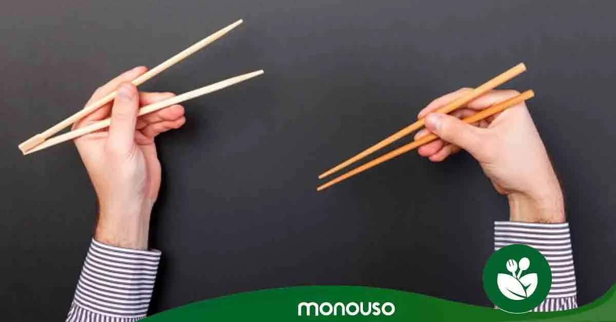 Jak trzymać pałeczki sushi - instrukcja dla początkujących - Jak rozdzielić pałeczki jak trzymać pałeczki sushi - Jak rozdzielić pałeczki