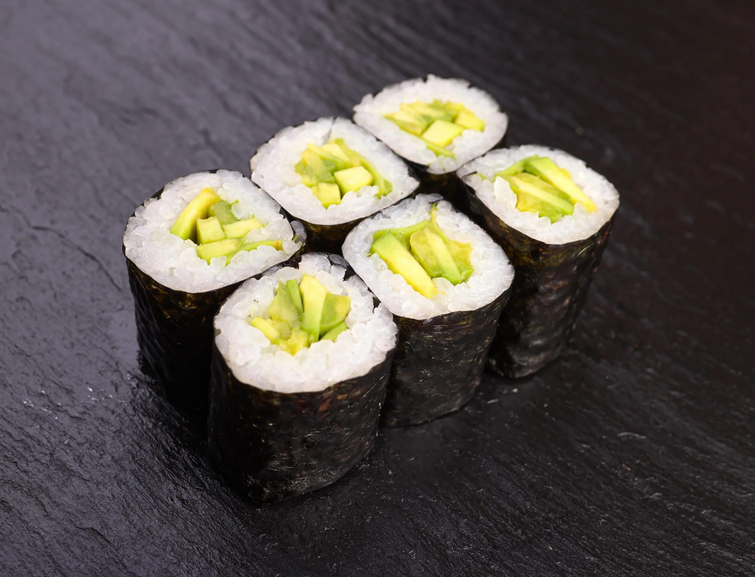 Jak zrobić różowe sushi - Jak zrobić różowe sushi hosomaki awokado - Jak zrobić różowe sushi