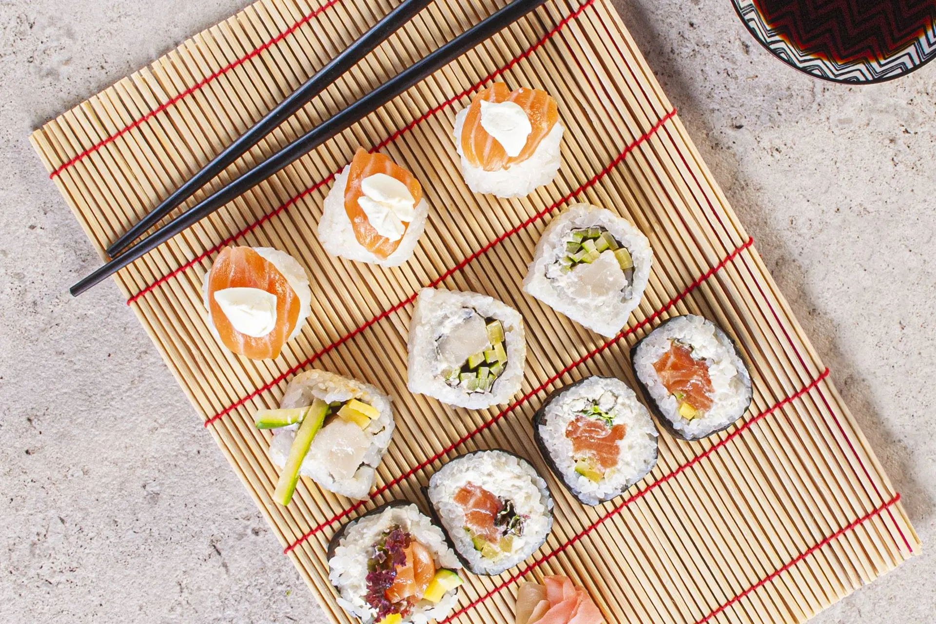 Futomaki z serkiem Philadelphia - doskonała propozycja dla miłośników sushi - Jaki serek dodaje się do sushi futomaki z serkiem philadelphia - Jaki serek dodaje się do sushi