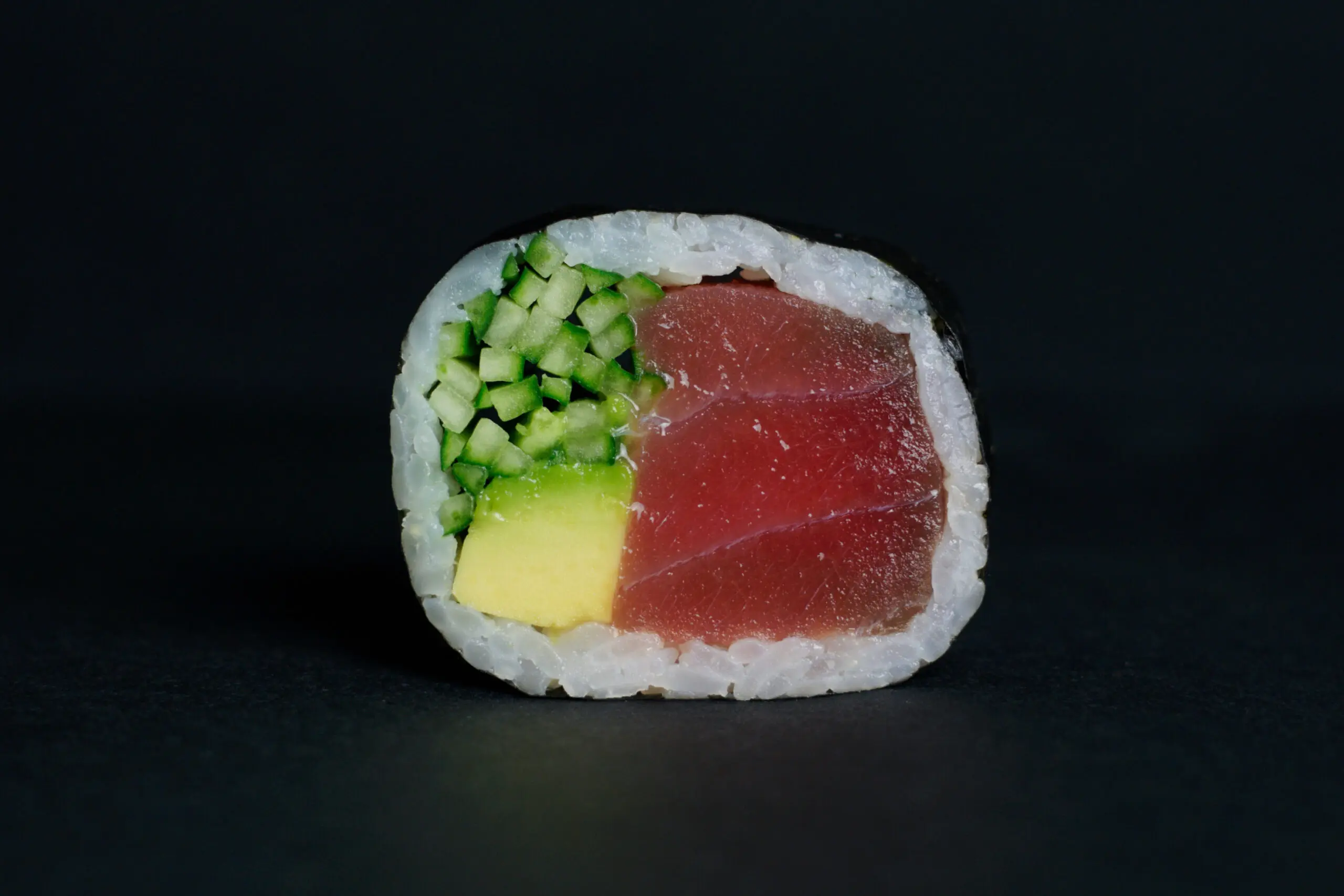 Futomaki Maguro - Wszystko, co musisz wiedzieć o tym delikatnym sushi - Jakie sushi na pierwszy raz futomaki maguro - Jakie sushi na pierwszy raz