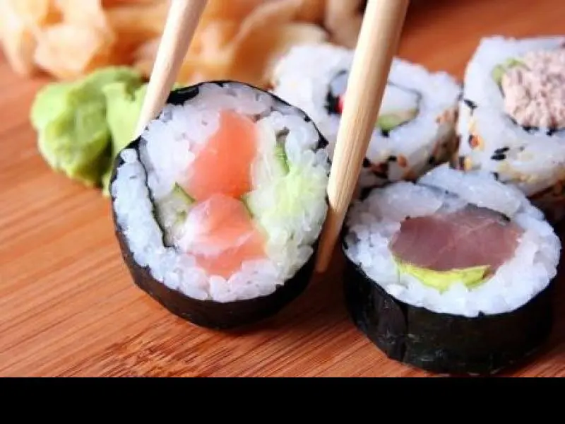 Co to jest to czarne w sushi? - Z czego jest papier do sushi co to jest to czarne w sushi - Z czego jest papier do sushi