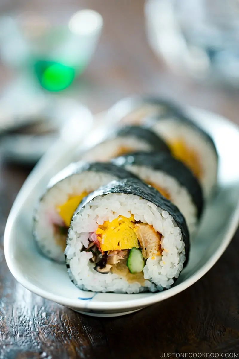 futomaki sushi z jakim sosem - Z jakim sosem je się sushi